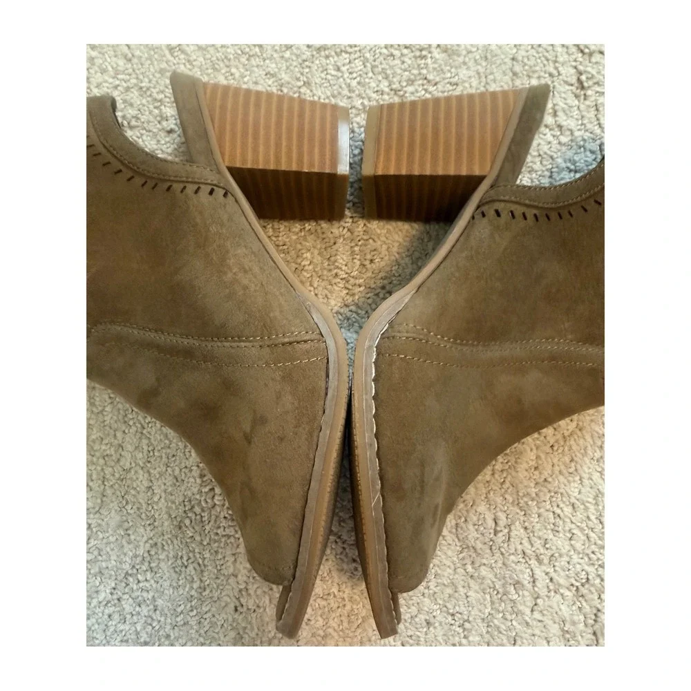 Madeline Womens Size 7 Olive Taupe Faux Suede Peep Toe Block Heel Bootie Sandals